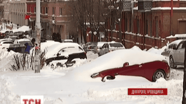 У Запоріжжі та Дніпропетровську снігова стихія паралізувала життя