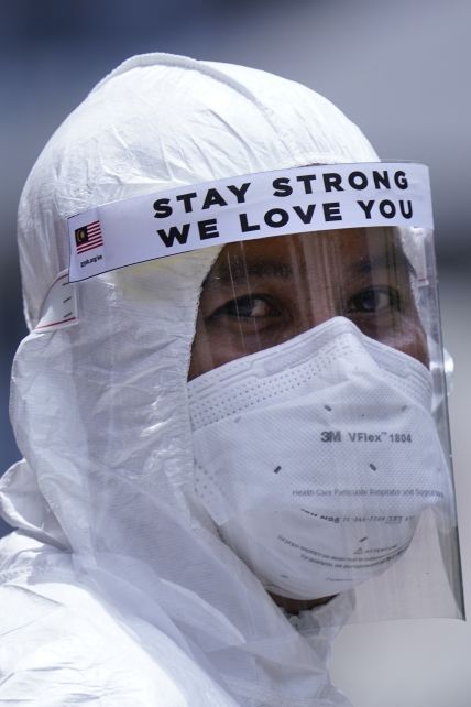 Мир от коронавируса спасут два разных теста: Bloomberg рассказал, какие они и в чем главная проблема