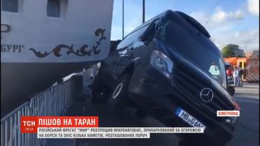 Російський вітрильник у Німеччині розтрощив мікроавтобус