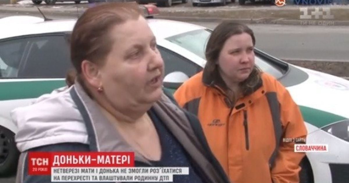 Семейное ДТП: в Словакии пьяные мать и дочь врезались друг в друга