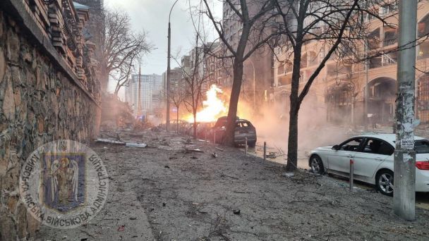 Последствия ракетного удара по Киеву с утра 20 декабря. фото: КМВА.