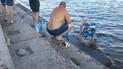 Люди в Евпатории вынуждены набирать воду в море