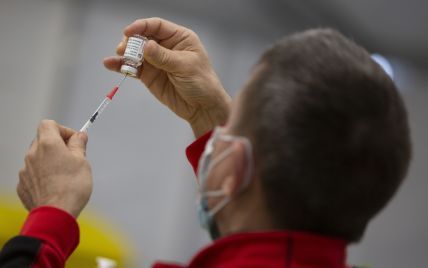 Украина первой получила от Германии 1,5 млн доз COVID-вакцины AstraZeneca