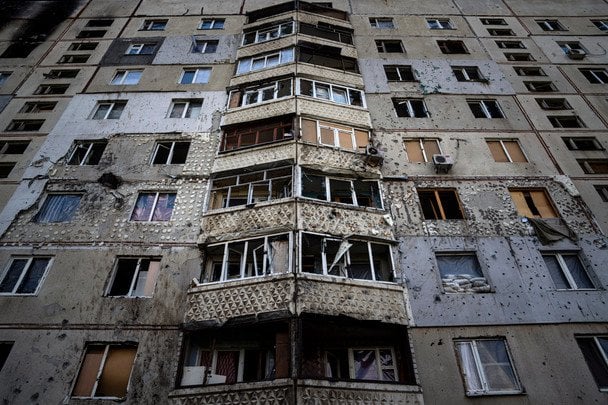 Російський дрон влетів у квартиру з людьми