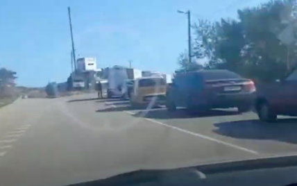 Время ожидания – 4 дня: на паром в Крым выстроилась очередь из грузовиков (видео)