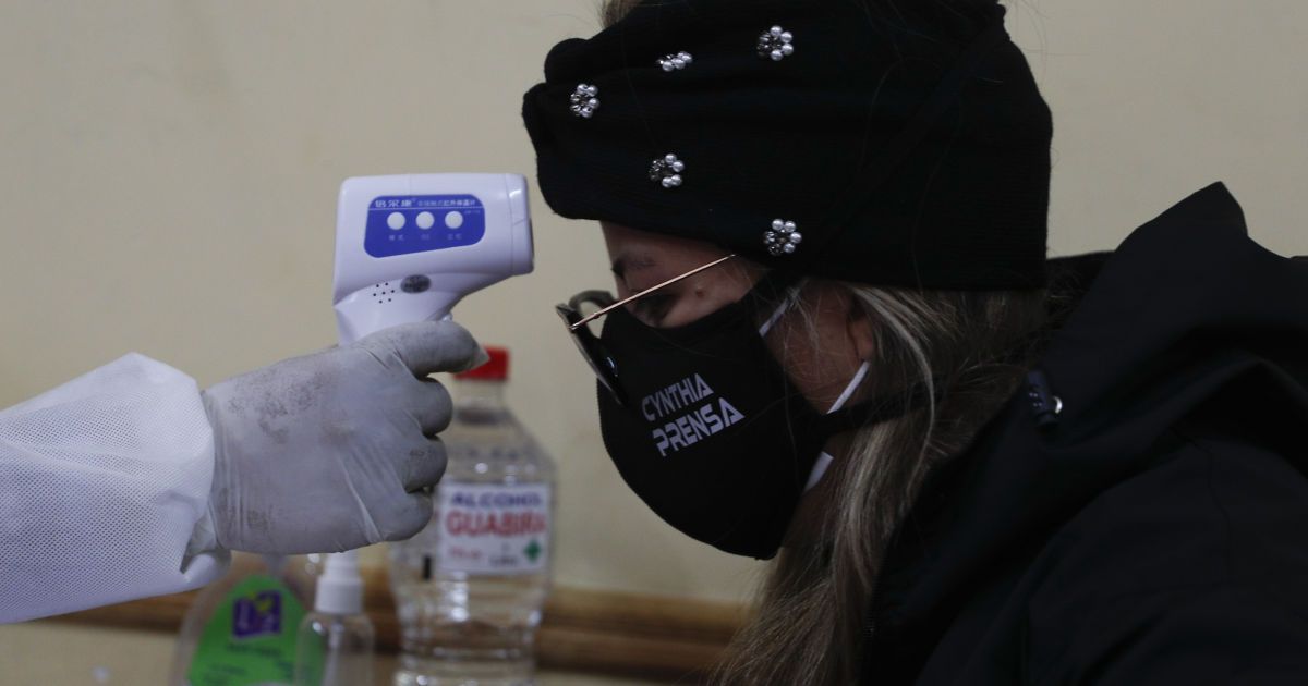 В Украине снова резко возросло количество случаев коронавируса: за сутки заразились почти 3000