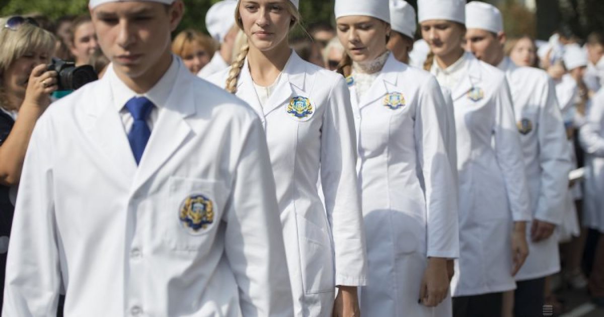 Торжественное посвящение в студенты первокурсников Национального медицинского университета в Киеве / © УНИАН