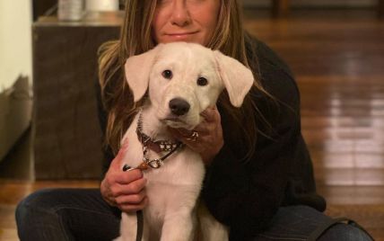 Мило його обіймала: Дженніфер Еністон зворушила Мережу новими фото зі своїм собакою