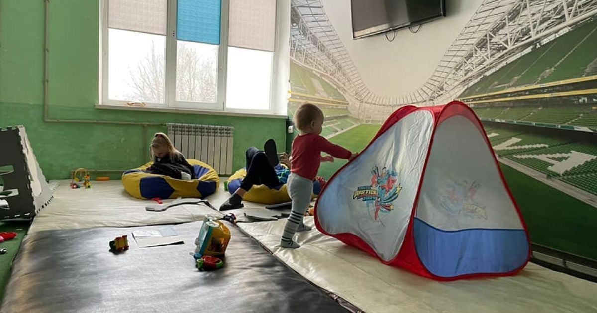 Переважно це люди із немовлятами: у Чернівецькій ОДА розповіли, як зустріли переселенців