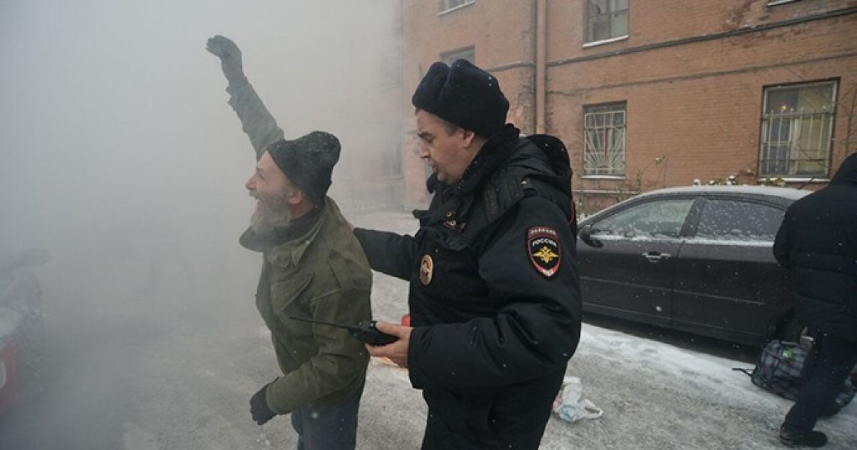 Українське консульство в Пітері закидали кістками / © Фонтанка.ру