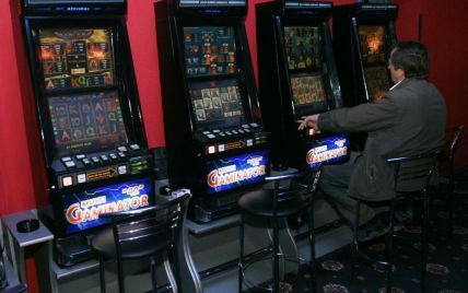 "Ночные мстители" вышли на борьбу с нелегальным игровым бизнесом: крушат компьютеры и казино