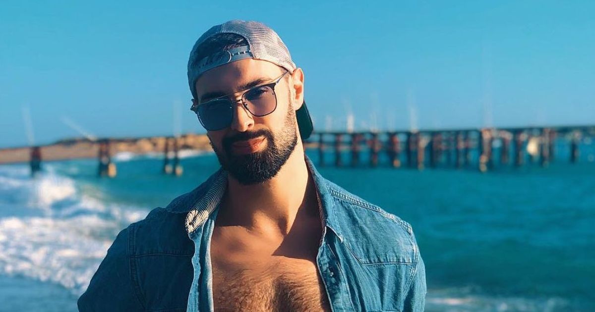 Виталик, снимай: Козловский в микро-плавках похвастался накачанным телом