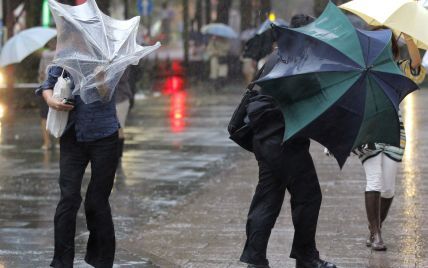 Мощные ливни, грозы и сильный ветер: украинцев предупредили об ухудшении погоды на выходных