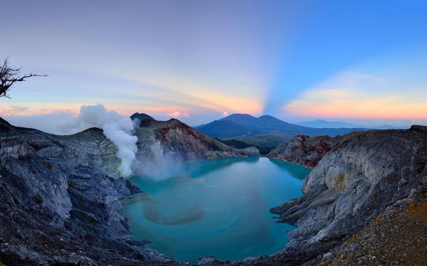 Невероятно красивое и такое же смертельное озеро Кавах / © Bodo Travel