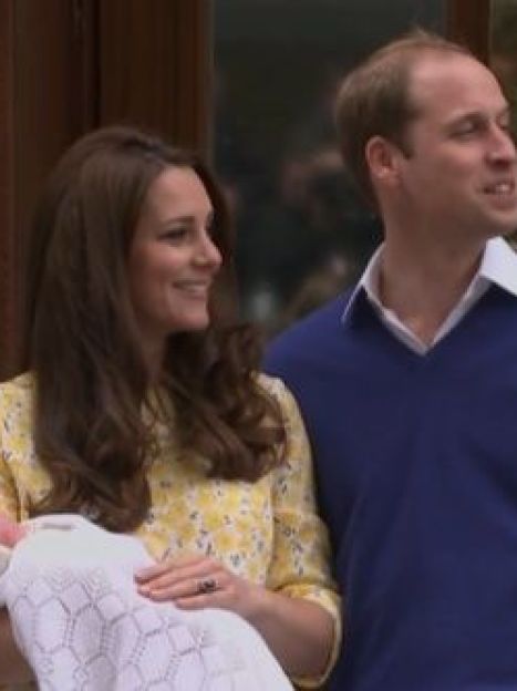 Герцогиня Кэтрин и принц Уильям с новорожденной дочери / © 