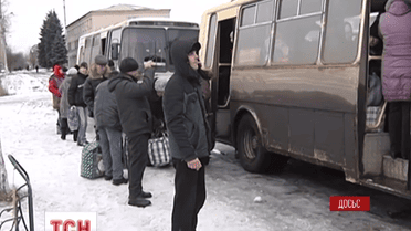 Беженцы из Дебальцево попали под обстрел