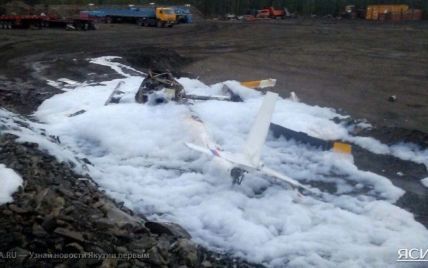 В России вертолет зацепился за столб и завалился на землю: есть пострадавшие