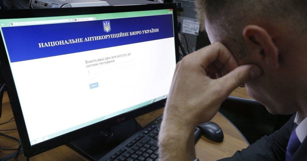 Детективы НАБУ и САП проводят обыски на "Богдане" и в элитном спорт-клубе Порошенко