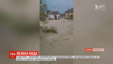 На Прикарпатті велика вода затопила майже півтори сотні будинків та розмила шляхи