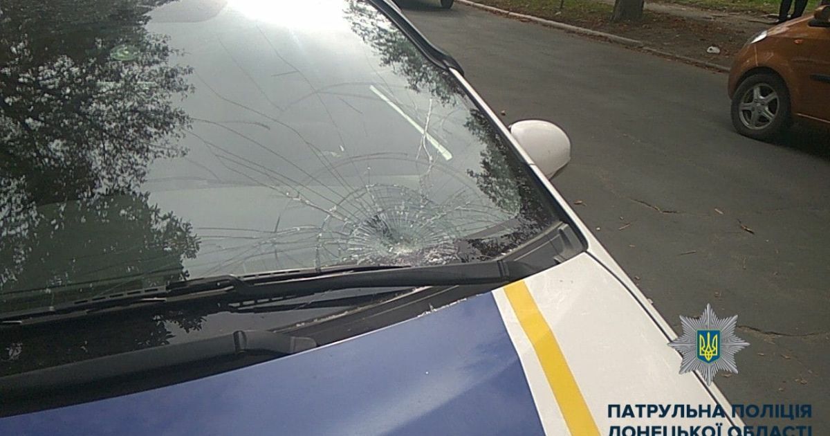 Патрульные Мариуполя сбили женщину на пешеходном переходе