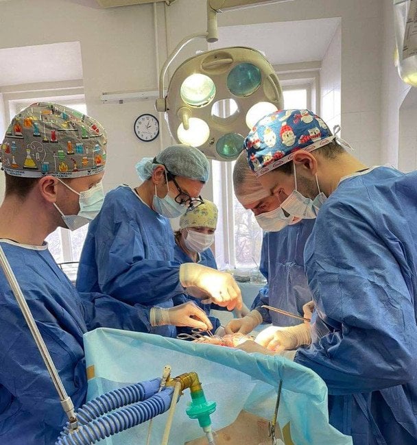 Момент операції, яку провели пані Лесі / &copy; Університетська лікарня ЛНМУ імені Данила Галицького