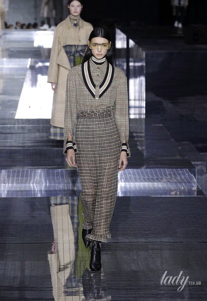 Коллекция Burberry прет-а-порте сезона осень-зима 2020-2021 / © East News