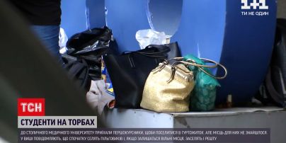 Новини України: скандал в столичному виші - першокурсників відмовилися поселяти в гуртожиток