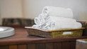 Почему отели используют белые полотенца