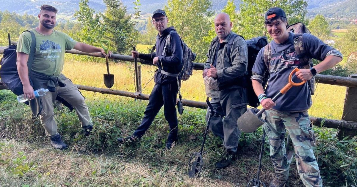 Поисковики из ОО "Поиск самолетов Второй мировой войны".