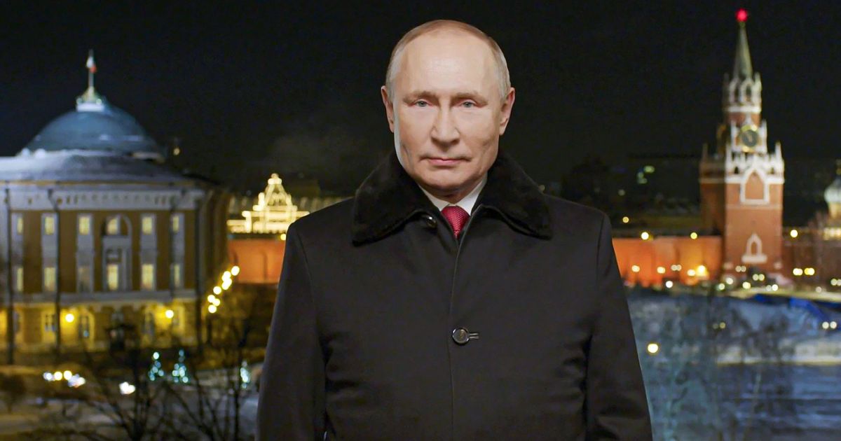 Российский политолог объяснил странный вид Путина во время новогоднего поздравления: произошел несчастный случай в туалете