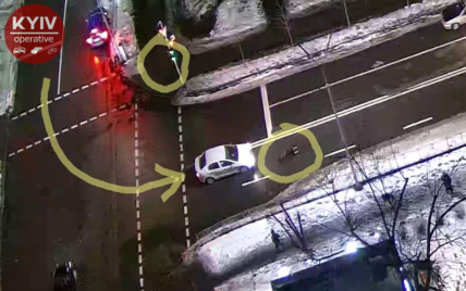 В Киеве такси сбило пешехода, который переходил дорогу на зеленый свет
