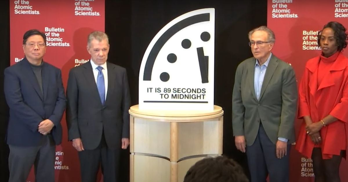 Часы Судного дня показывают 89 секунд до катастрофы
