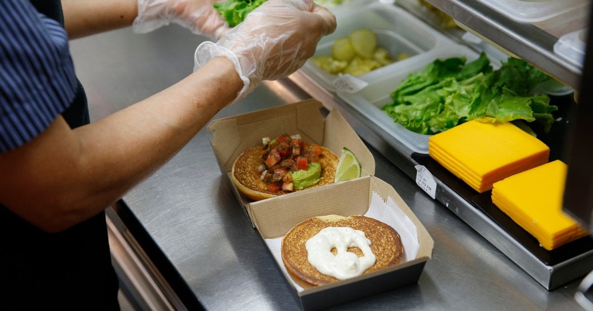 Багата на жири нездорова їжа може змінювати хімічні речовини мозку