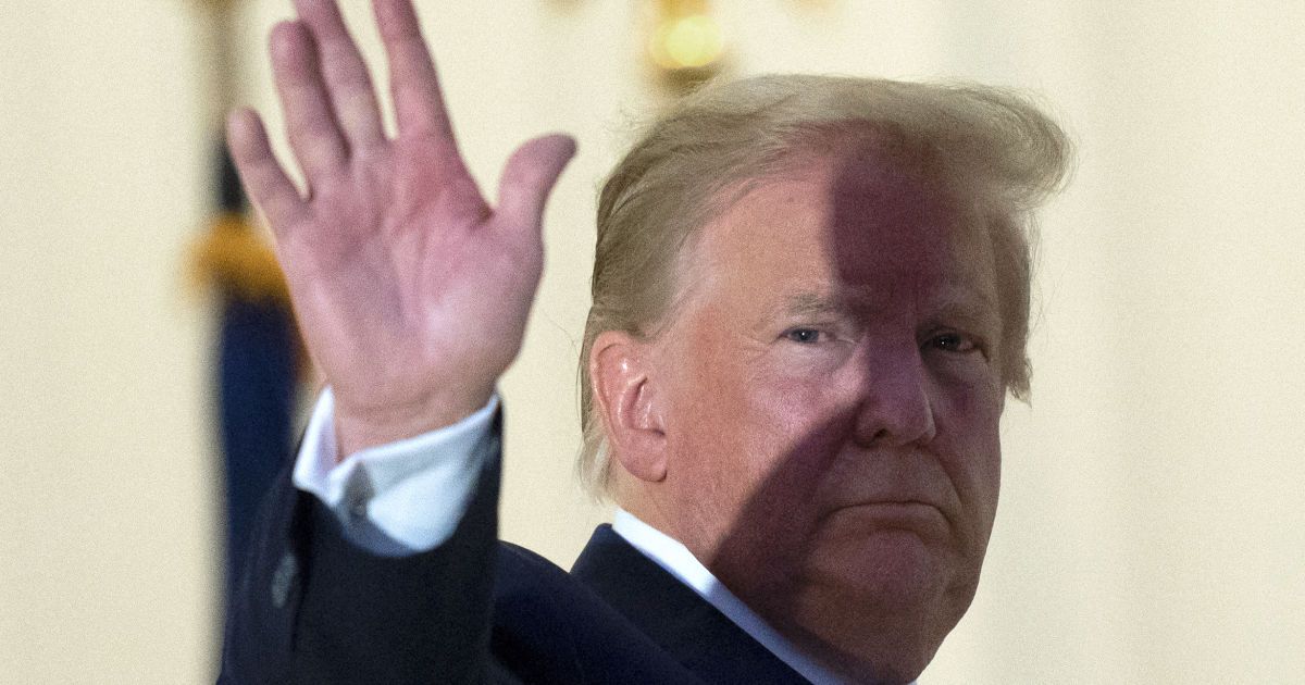 Трамп доручив розсекретити всі документи про скандал з листами Клінтон