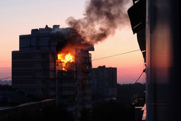 В Киеве — опасность: после обстрела горожан предупреждают о взрывных ловушках