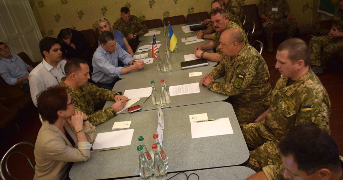Спецпредставник США та посол прибули в зону АТО_5 / © Facebook/прес-центр штабу АТО