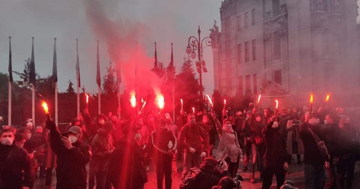 Убийство шеремета: активисты пришли под офис президента требовать справедливого расследования