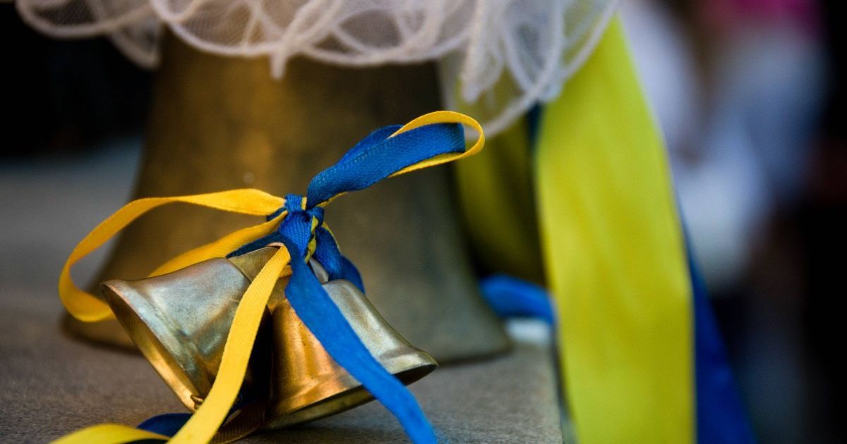 Тривожні кнопки, системи відеоспостереження та рамки безпеки: як поліція Київщини готується до навчального року