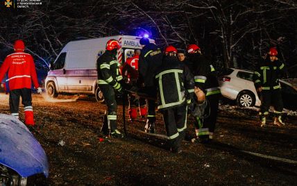 В Тернопольской области столкнулись микроавтобус и легковушка: двое погибших