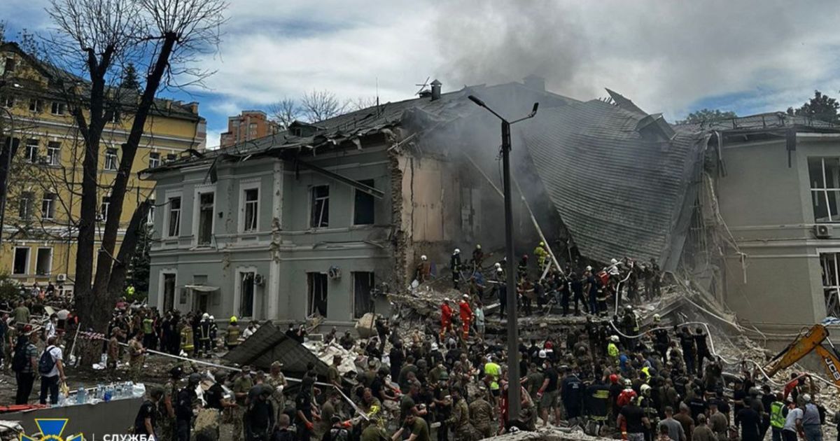 Последствия ракетного удара по больнице "Охматдет" в Киеве