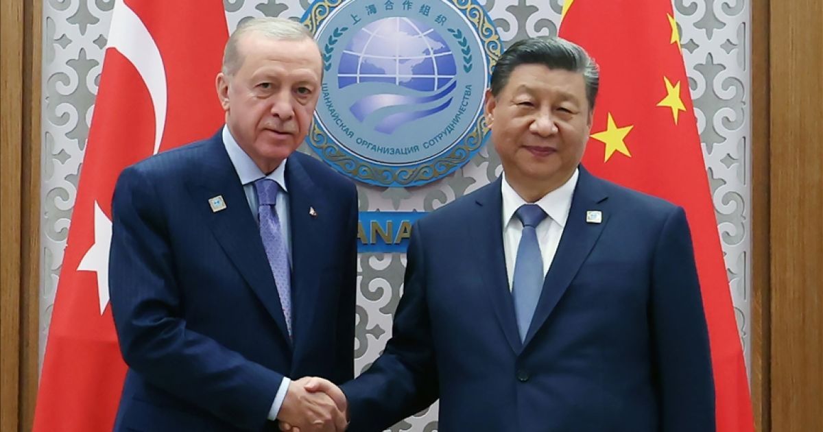 Президент Турции Реджеп Тайип Эрдоган на встрече с лидером КНР Си Цзиньпином в Астане