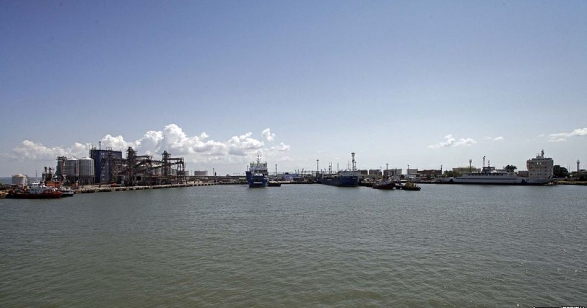 В порту Новороссийска уже готовы два больших судна