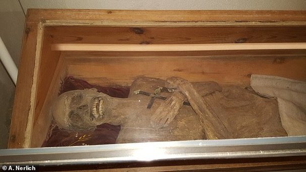 Метод бальзамирования шокирует: ученые раскрыли тайну мумии капеллана
