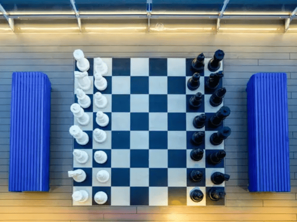 Шахова дошка  / © Joey Hadden/Business Insider