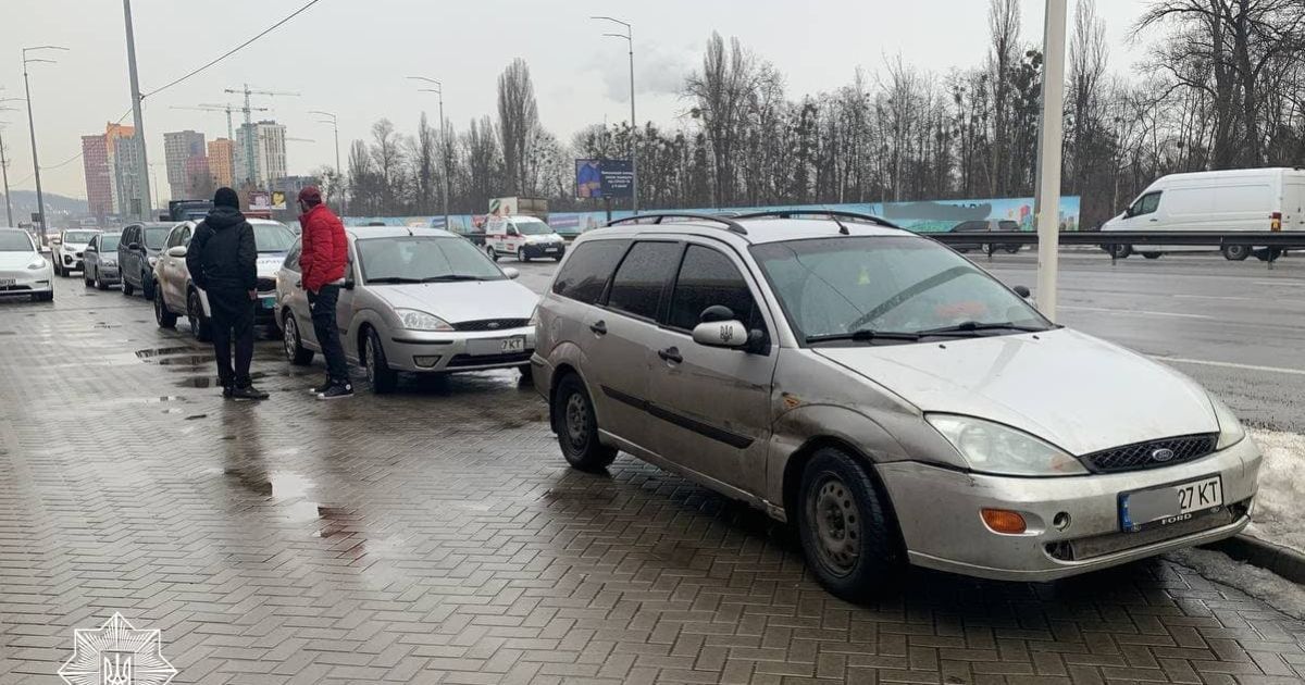 "Это фиаско": в Киеве в полицию обратился мужчина, который заметил "двойника" своего авто (фото)