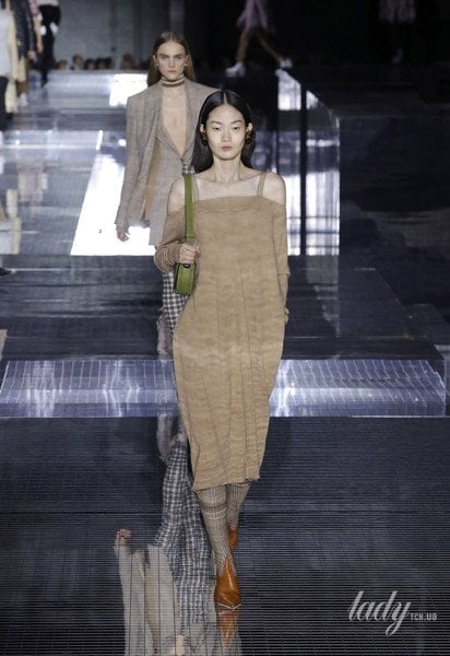 Коллекция Burberry прет-а-порте сезона осень-зима 2020-2021 / © East News