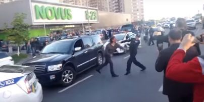 У Києві водій Infiniti кинувся з кулаками на поліцейських