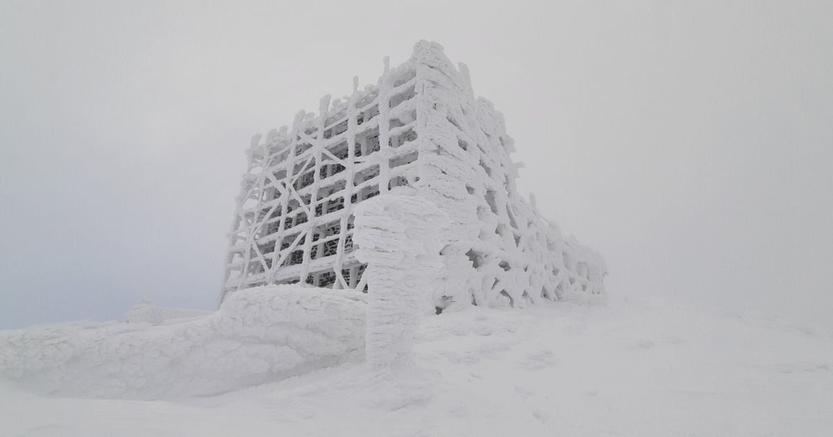 Ударил мороз -14°С и намело снега до 1,5 м: в Карпатах началась настоящая зима (фото)