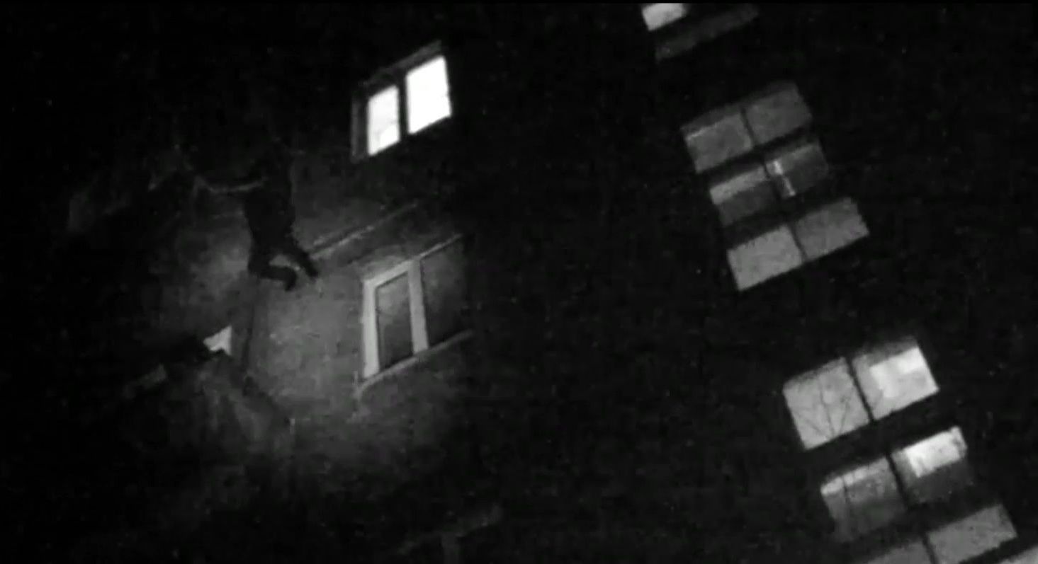 У Запоріжжі врятували чоловіка під час спроби потрапити на 4-й поверх через балкони