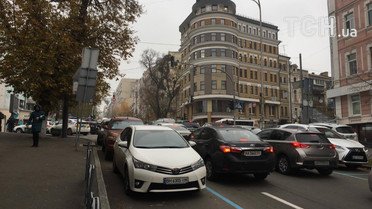 Рух найближчими вулицями ускладнено / © Фото Валерії Ковалінської/ТСН